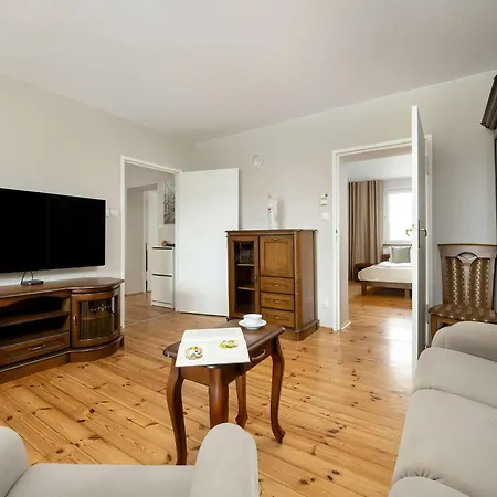 Family With Balcony In By Renters 아파트 *