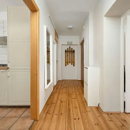 Family With Balcony In By Renters 아파트 브로츠와프