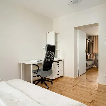 아파트 Family With Balcony In By Renters *