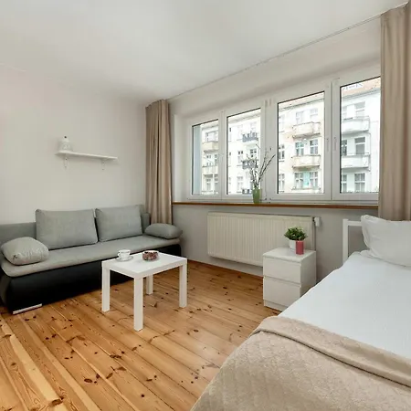 아파트 Family With Balcony In By Renters